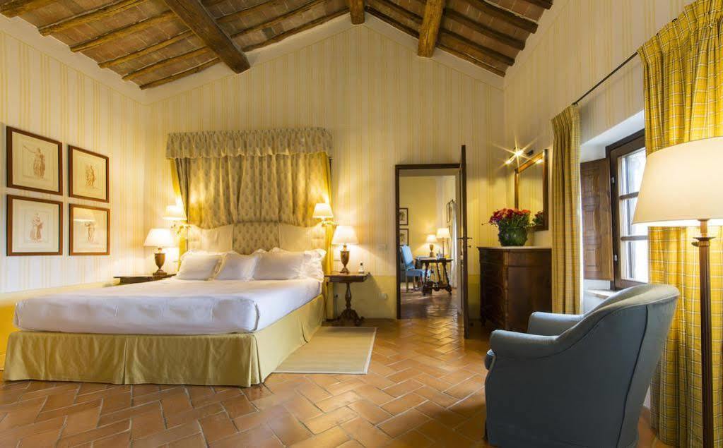 Castello Banfi - Il Borgo - Relais Et Chateaux Poggio alle Mura Exterior foto